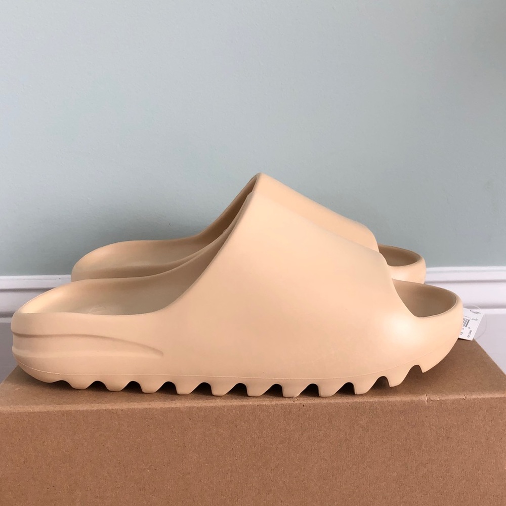 New Yeezy x adidas Slides Desert Sand. Size 9M - Picture 1 of 8